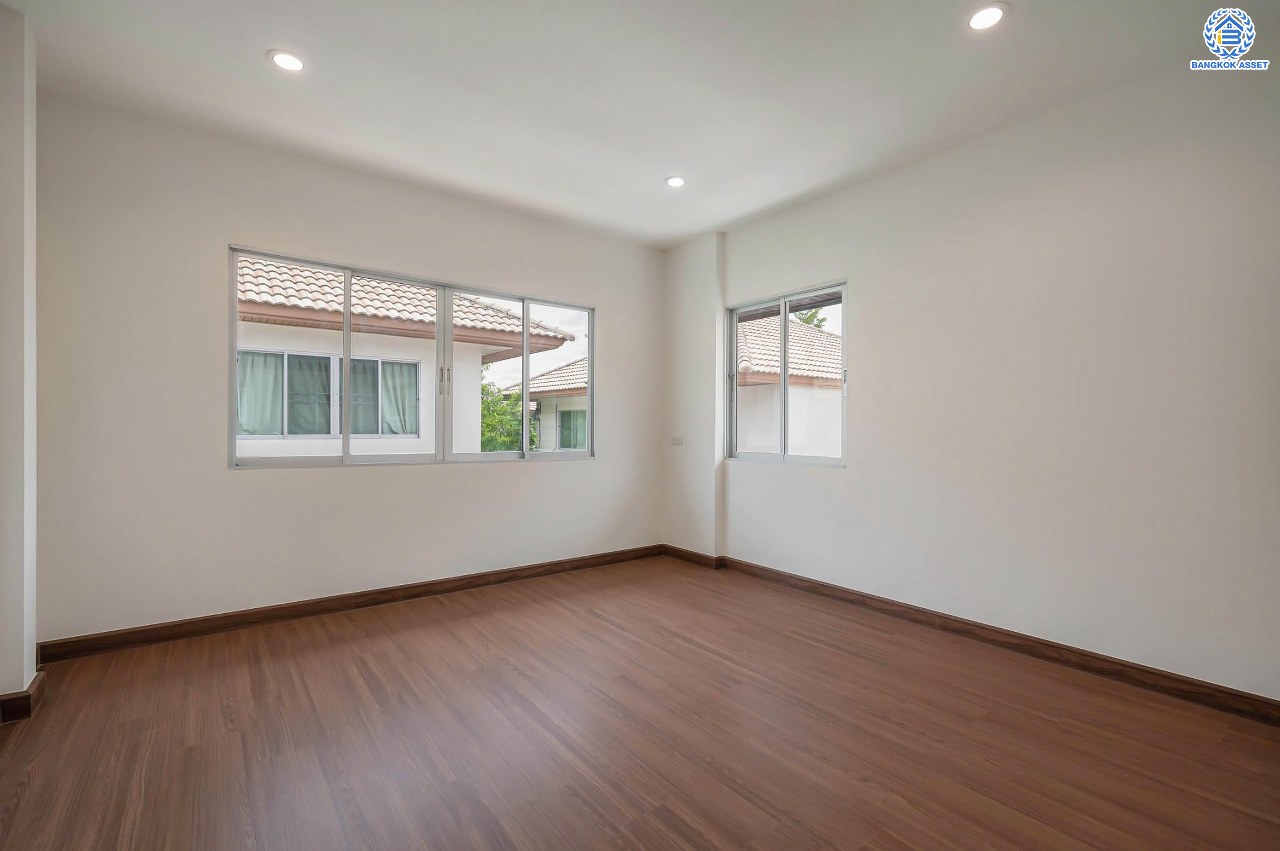 บ้านมือสองตกแต่งใหม่ โครงการ ศุภาลัยพาร์ควิลล์2 พหลโยธิน48 เนื้อที่ 71.6 ตร.ว. ฟังก์ชัน 3 ห้องนอน 4 ห้องน้ำ 1 ห้องแม่บ้าน จอดรถได้ 2 คัน บนทำเลเดินทางสะดวกเชื่อมต่อถนนสายไหม, ถนนลำลูกกา, ถนนพหลโยธิน ใกล้รถไฟฟ้าสายสีเขียว "สถานีสายหยุด" และทางด่วน "ฉลองรัช"